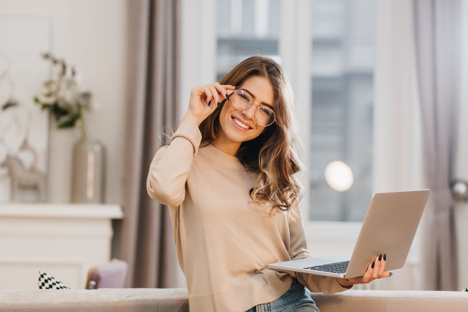 Woman deciding on her online course pricing.